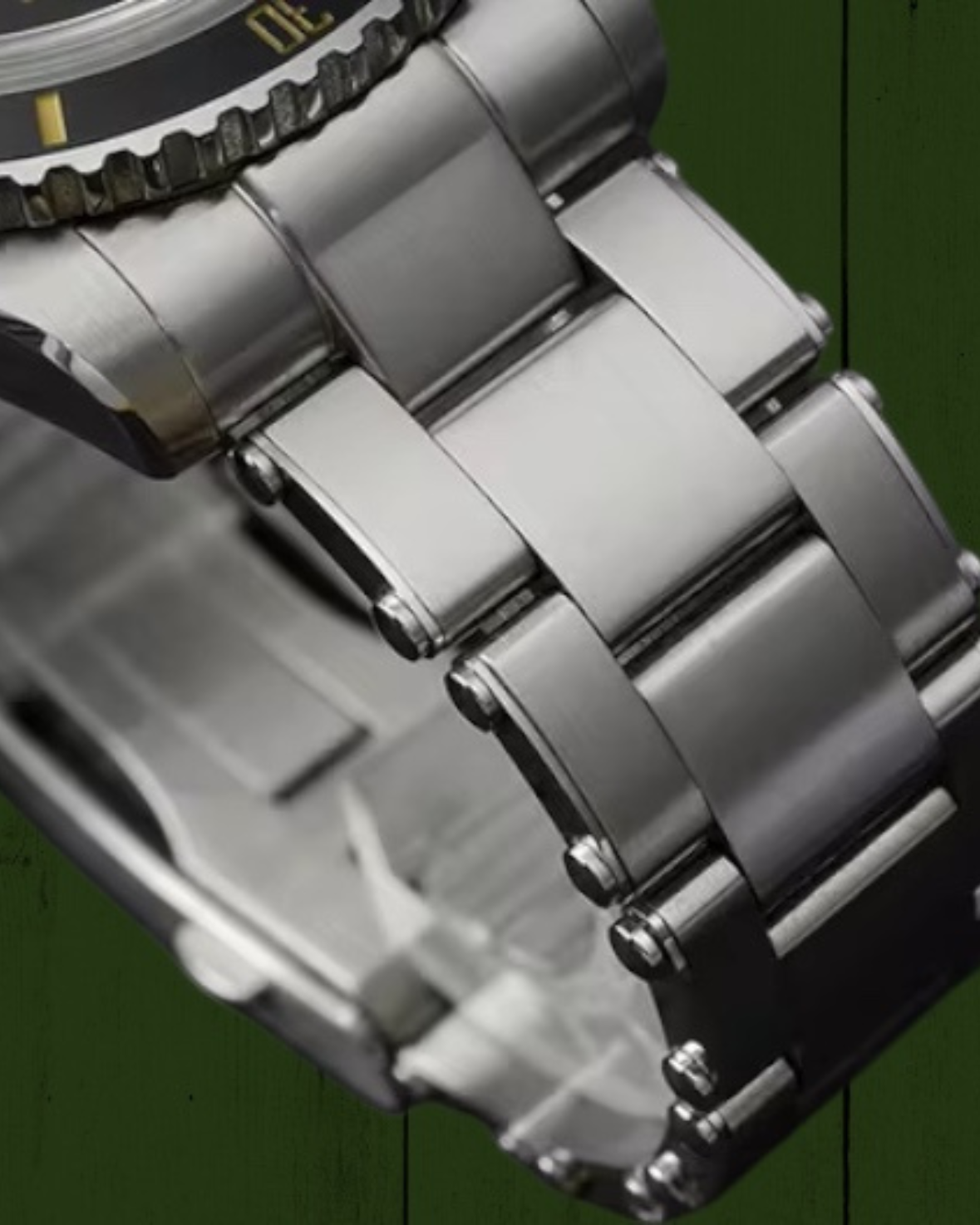 Close-up view of the stainless steel bracelet of a Lonard Sonar Watch, showing the brushed and polished links and part of the black bezel with yellow minute markings.